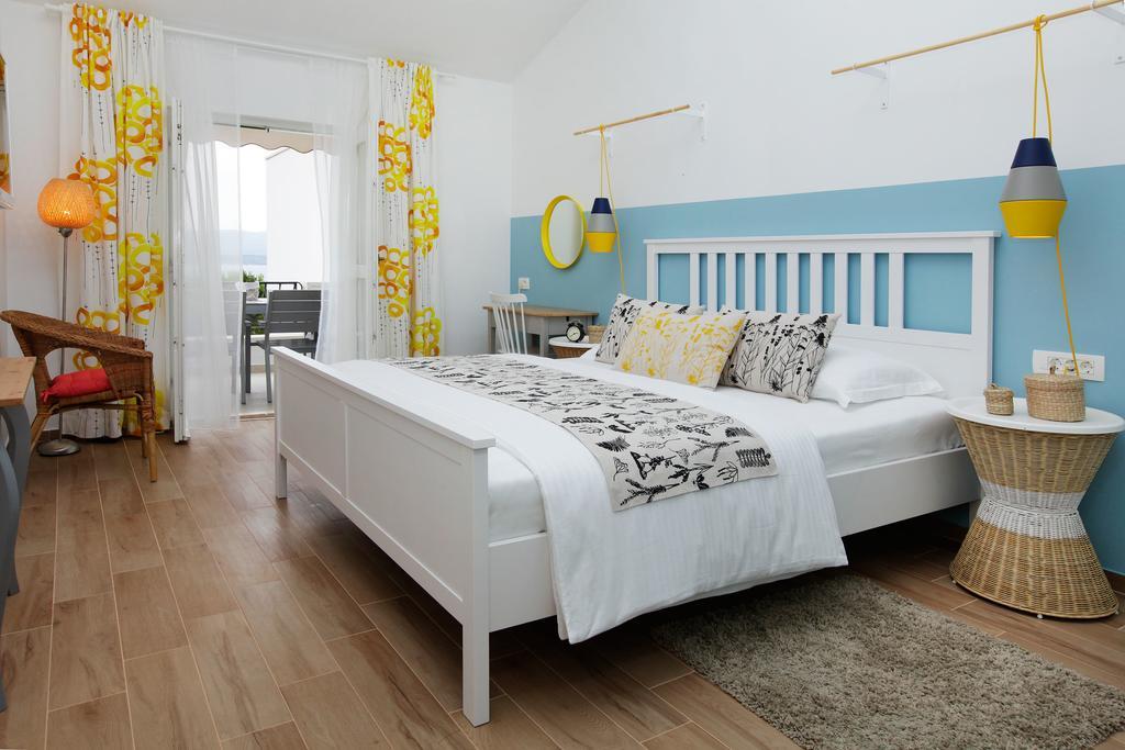 Apartments Diana - New Heated Pool Бол Екстер'єр фото