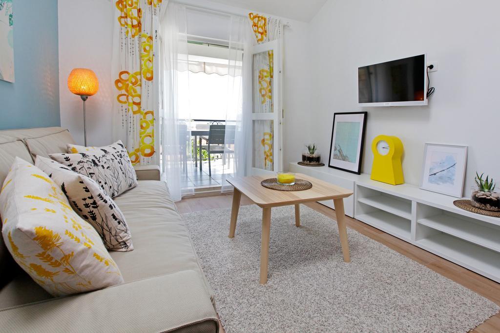 Apartments Diana - New Heated Pool Бол Екстер'єр фото