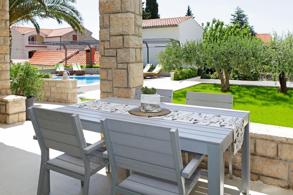 Apartments Diana - New Heated Pool Бол Екстер'єр фото