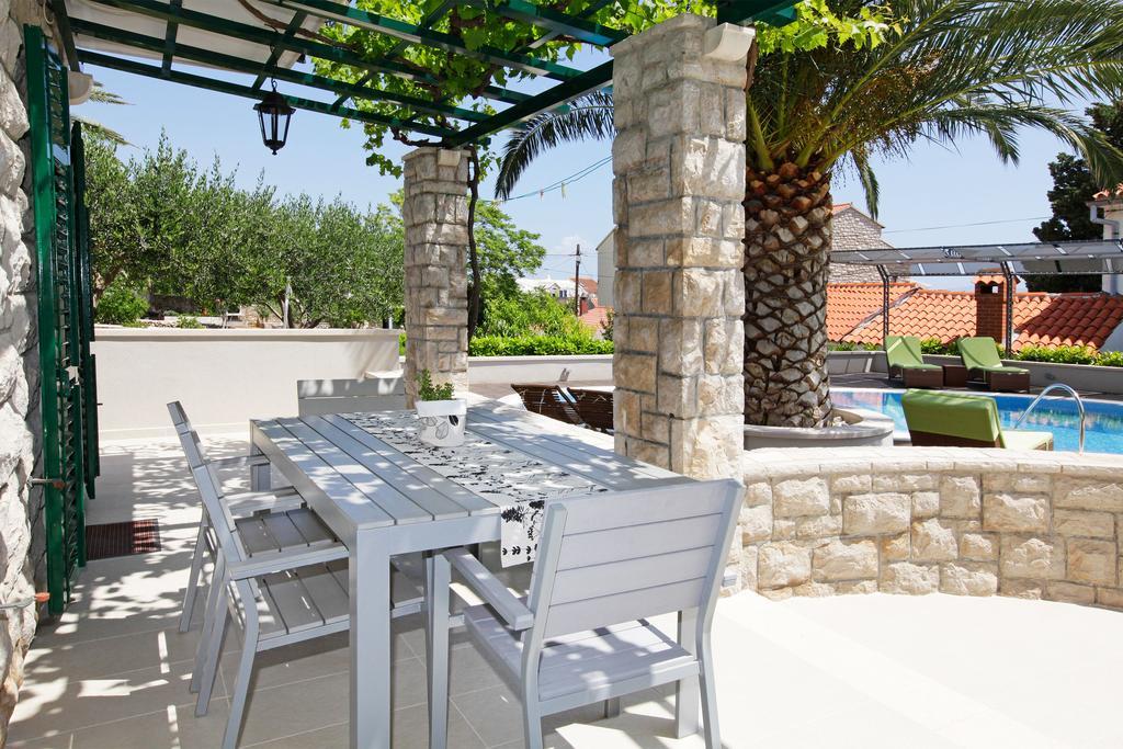 Apartments Diana - New Heated Pool Бол Екстер'єр фото