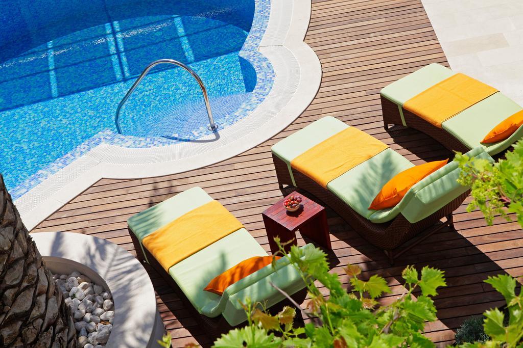 Apartments Diana - New Heated Pool Бол Екстер'єр фото